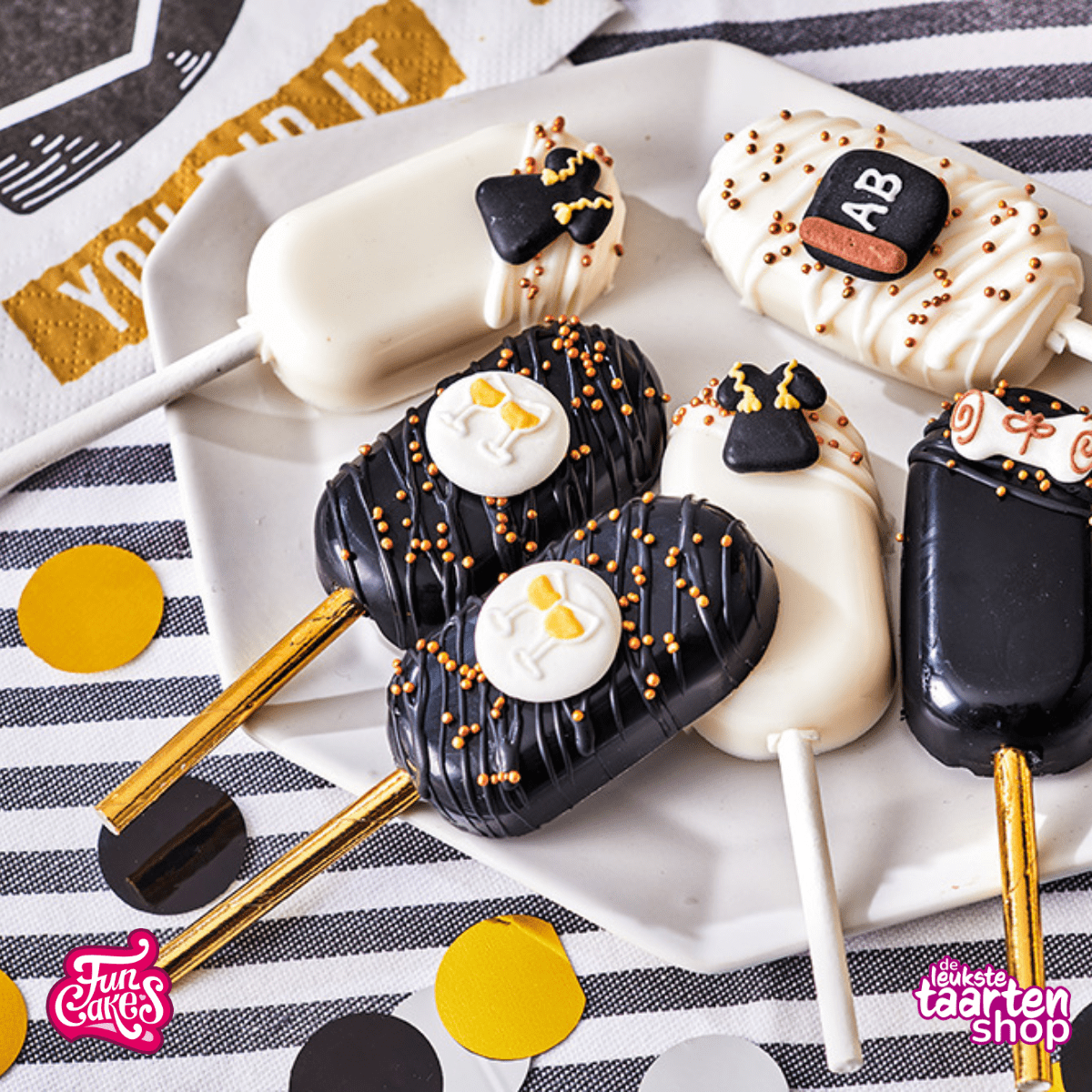 Graduation Cakesicles 