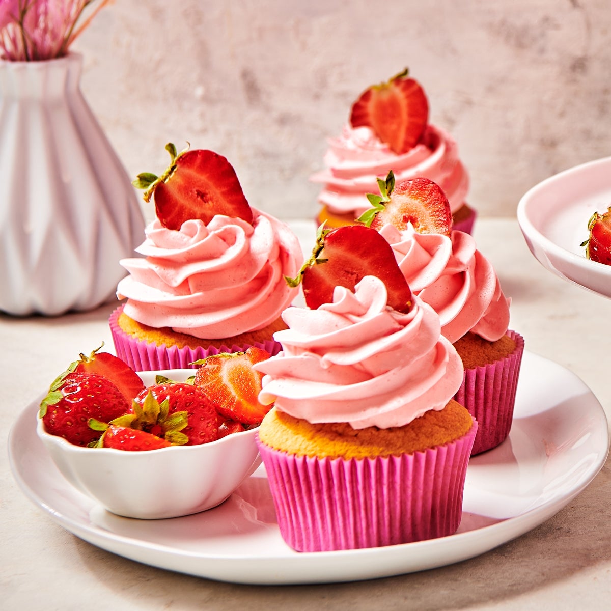 FunCakes Mix for Enchanted Cream® Strawberry 900g