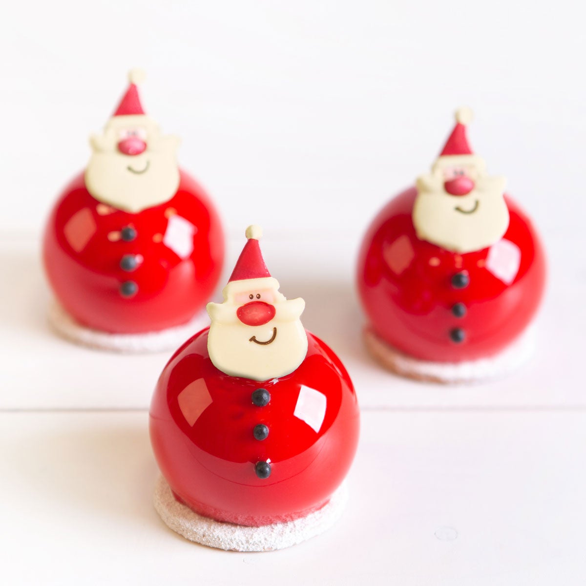 FunCakes Chocolate Decorations Santa set/12