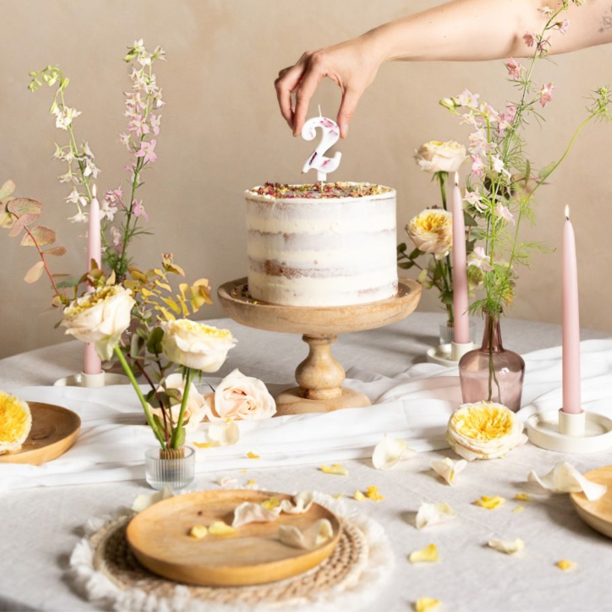 PartyDeco Number Candle 2 - White with Flowers