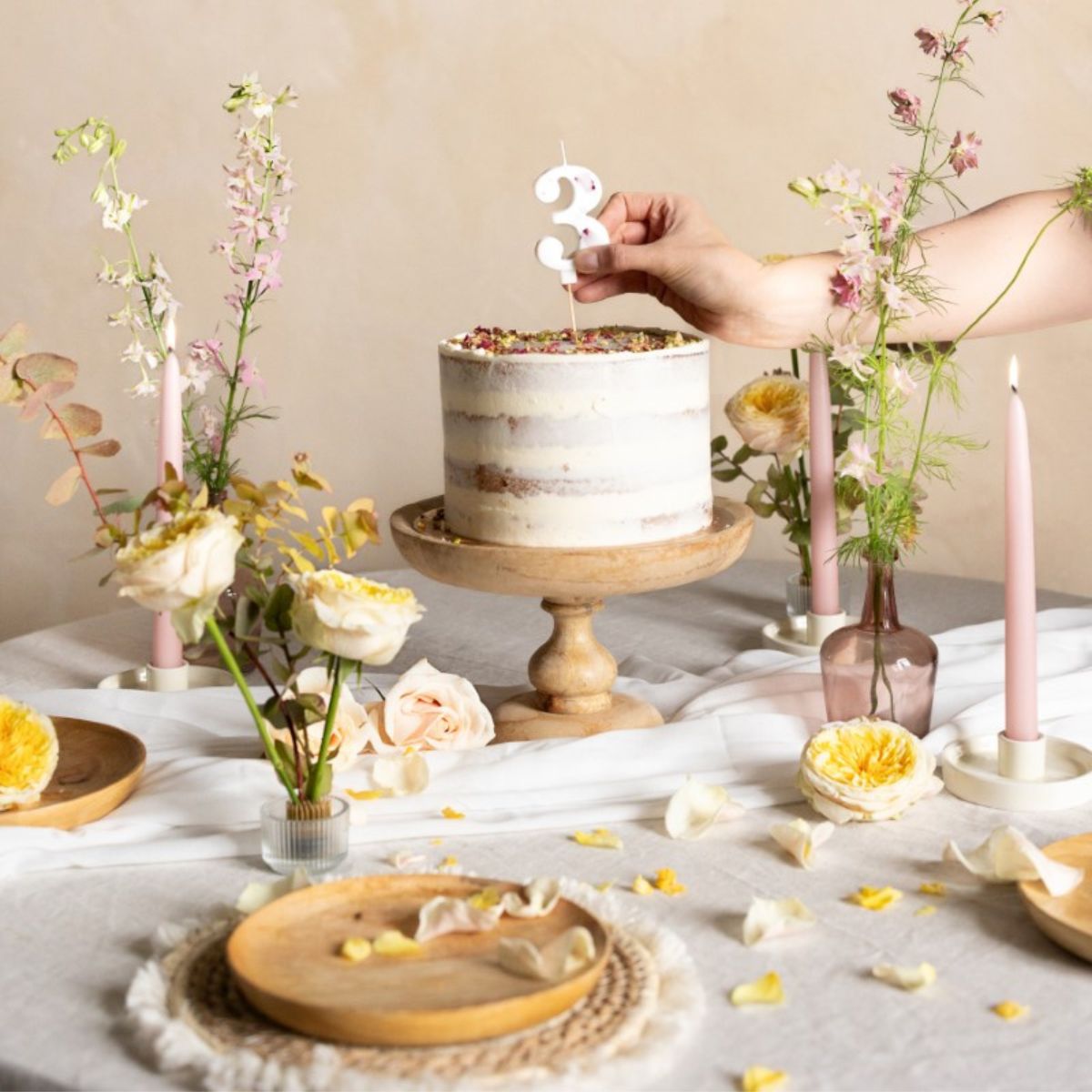 PartyDeco Number Candle 3 - White with Flowers