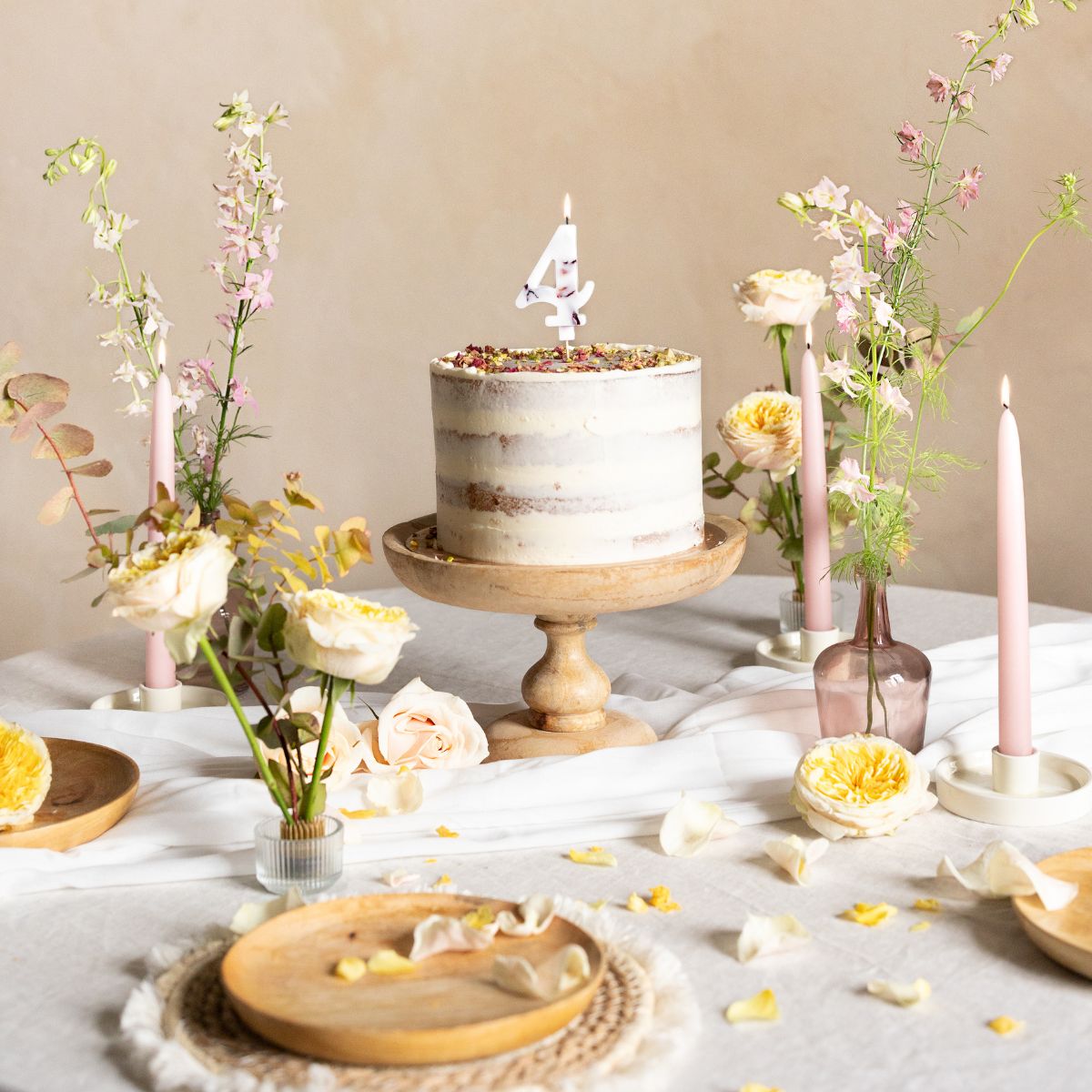PartyDeco Number Candle 4 - White with Flowers