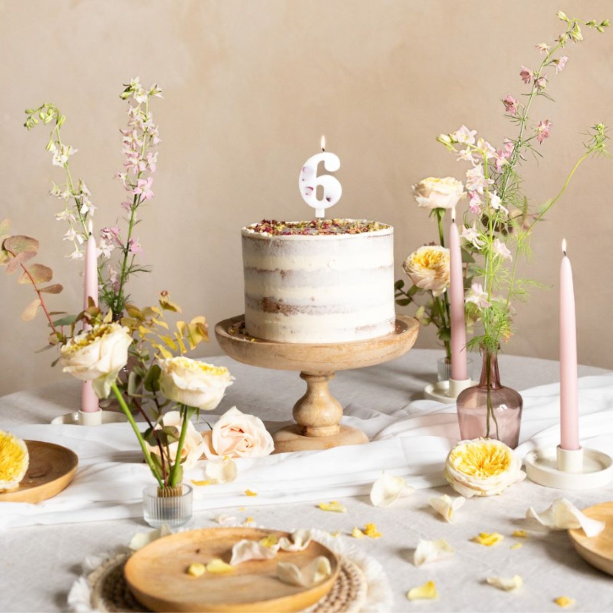 PartyDeco Number Candle 6 - White with Flowers