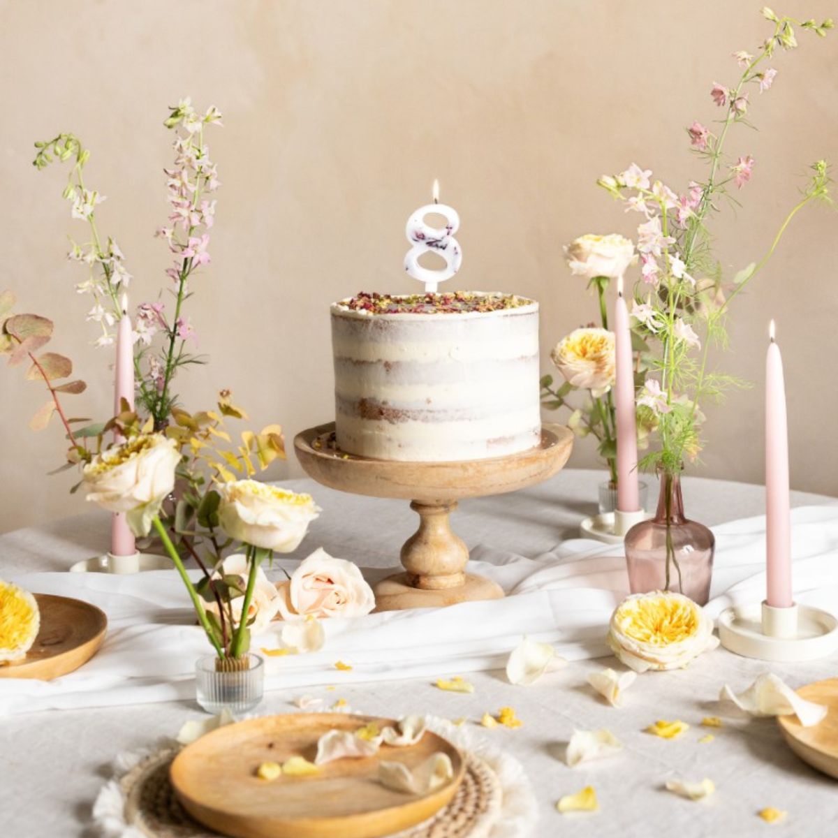 PartyDeco Number Candle 8 - White with Flowers
