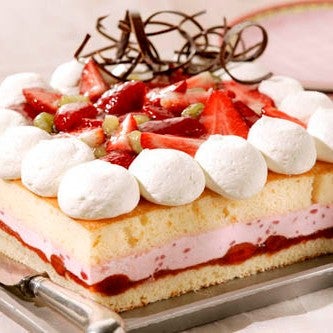 Strawberry bavarois cake