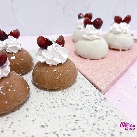 Chocolate Mousse Bolt cakes