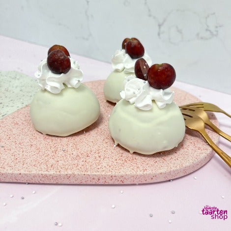 Chocolate Mousse Bolt cakes