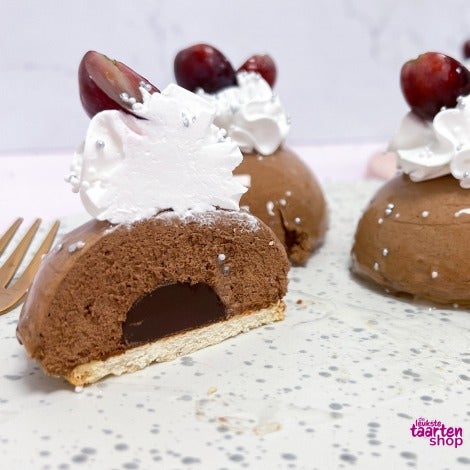 Chocolate Mousse Bolt cakes