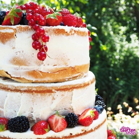 Zomerse Naked Cake met rood fruit