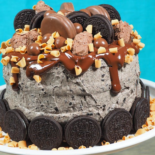 Bulging brownie met chocodrip en Oreo botercrème