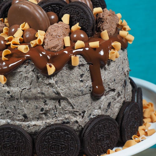 Bulging brownie met chocodrip en Oreo botercrème