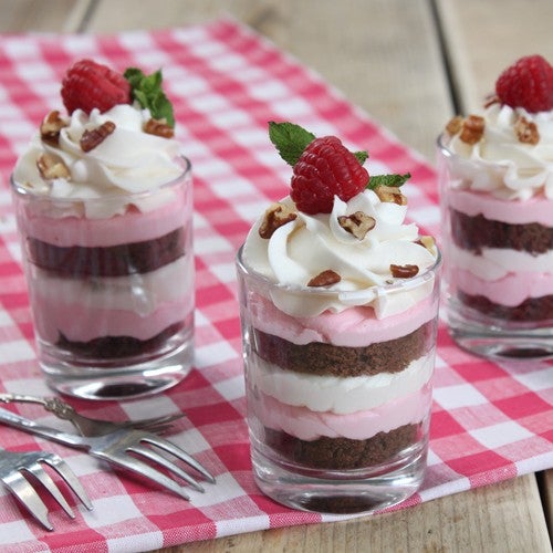 Cake in a cup: Brownie with strawberry bavarois