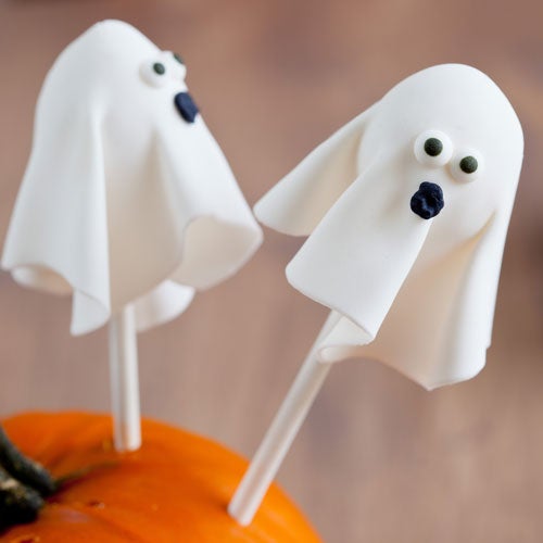 Cake pops ghosts