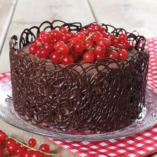 Chocolate cake with filigrain 