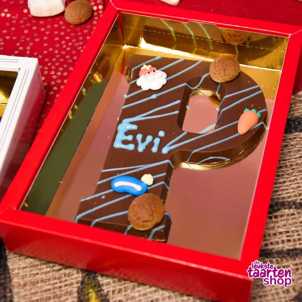 Decorating Saint Nicholas Chocolate letters