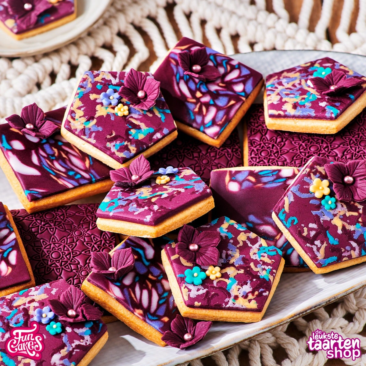 Chic Aubergine Colour of the Year Cookies