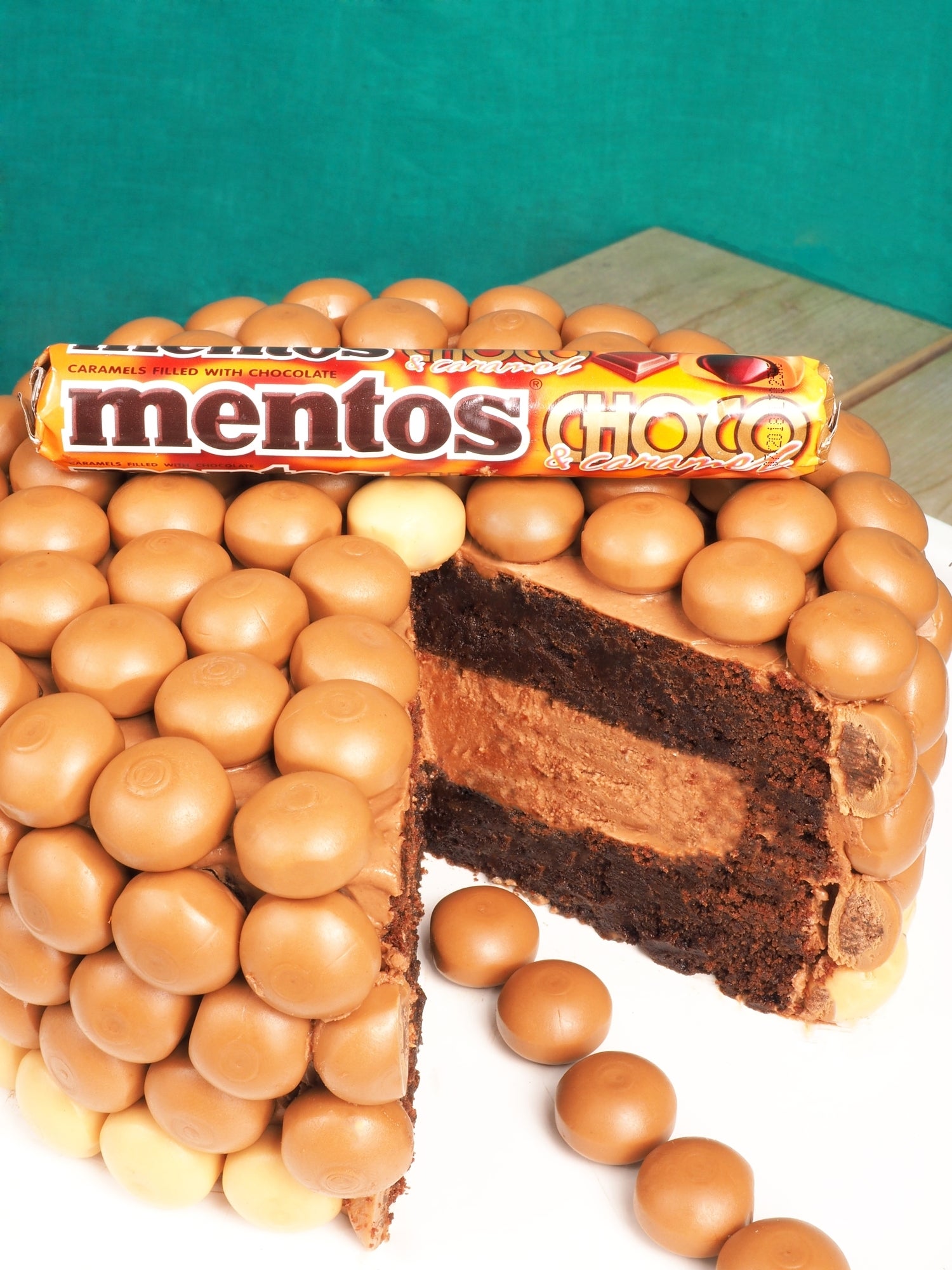 Mentos Choco & Caramel Cake