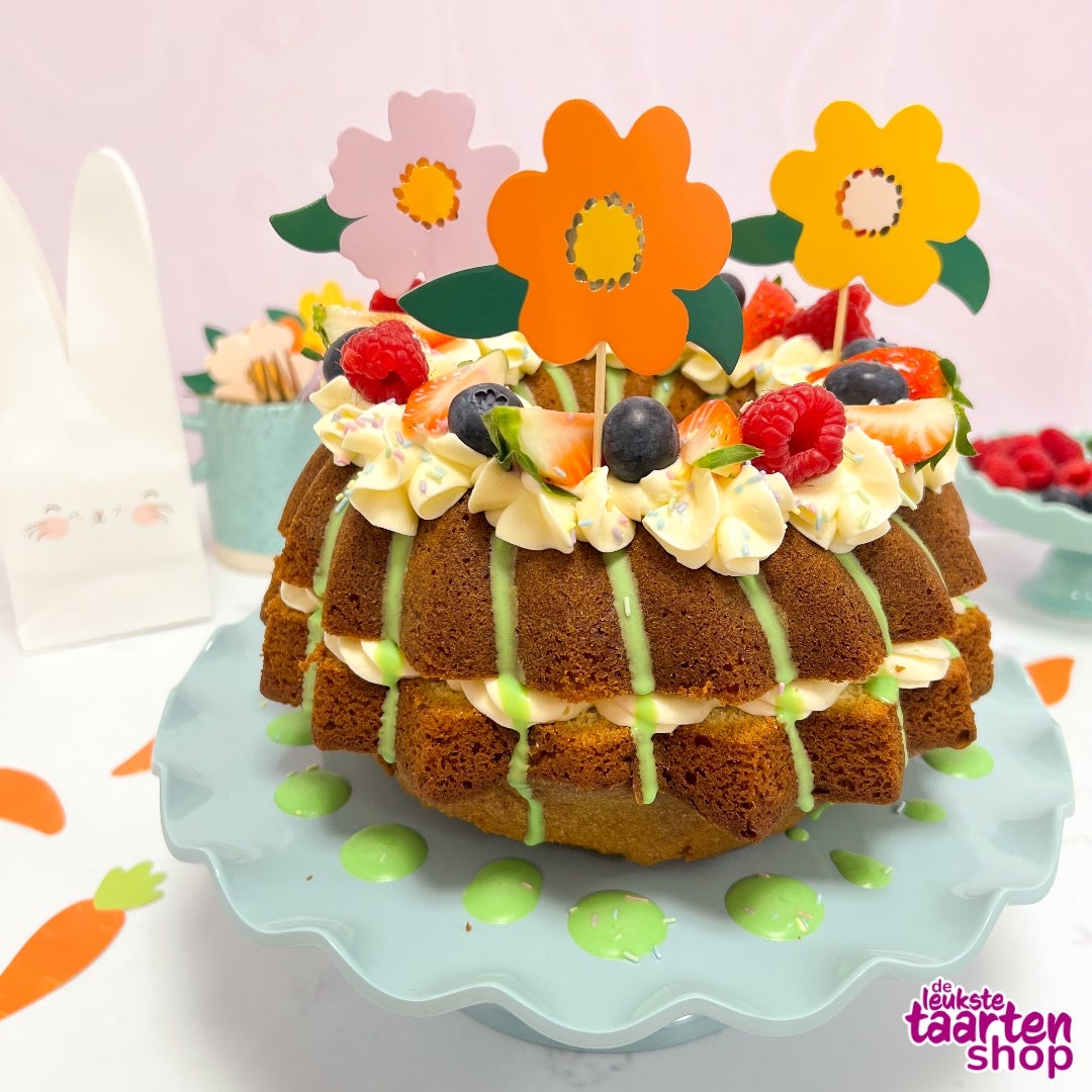 Easter turban with Swiss cream and fresh fruit 