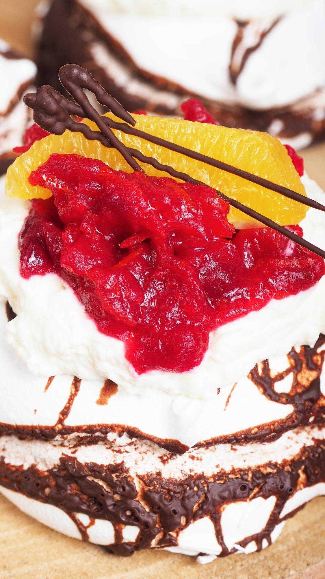 Mini pavlova’s met chocolade en fruit