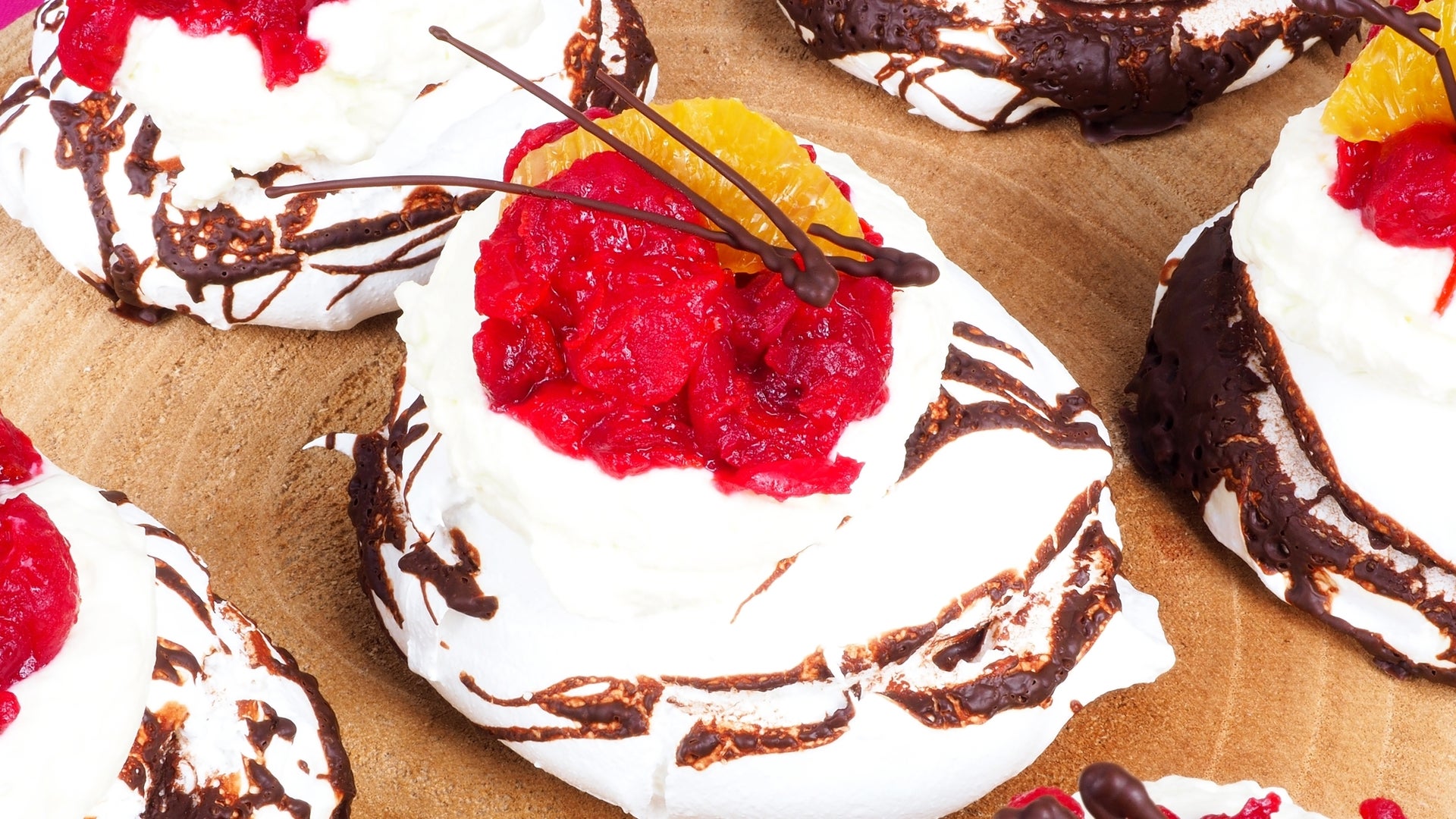 Mini pavlova with chocolate and fruit