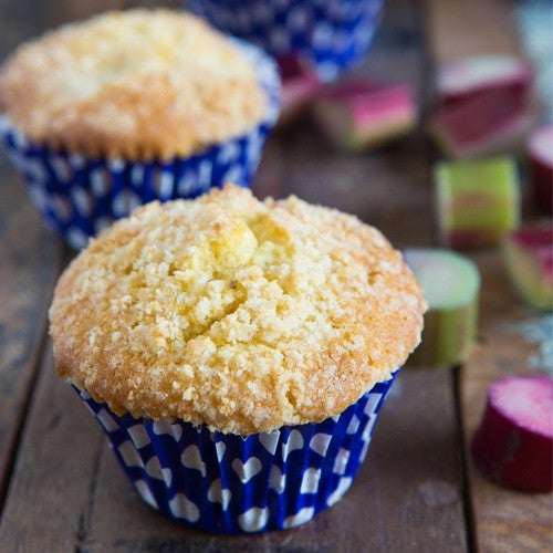 Rabarber muffins with cinnamon crumble