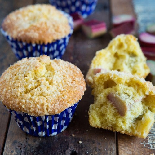 Rabarber muffins with cinnamon crumble