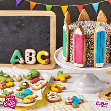 Back to school-taart met potloodkoekjes