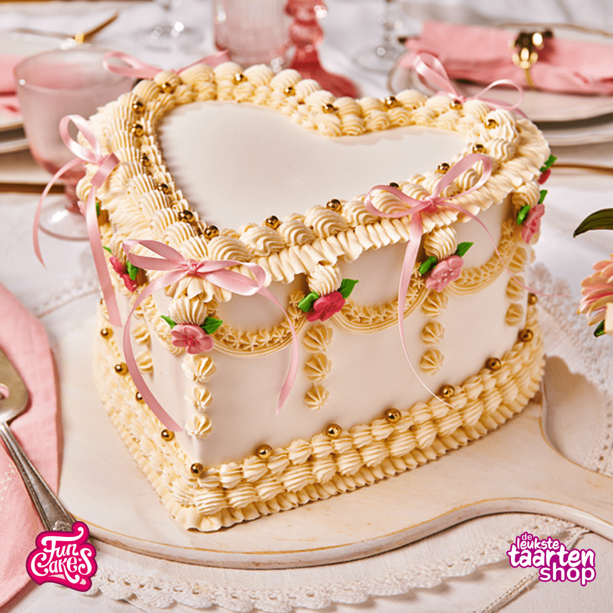Heart-shaped cake in Lambeth style