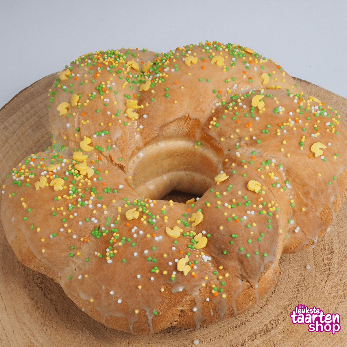 Easter bread with cream