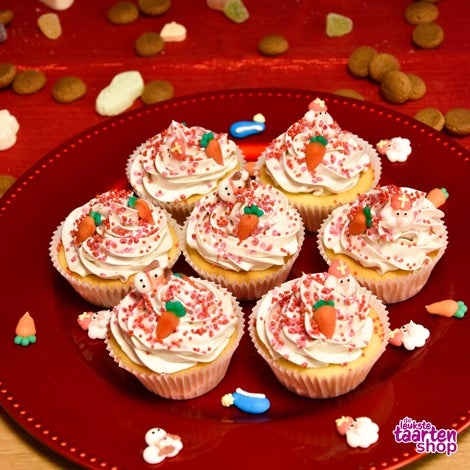 Saint Nicolas Cupcakes with Spiced Cookies Enchanted Cream