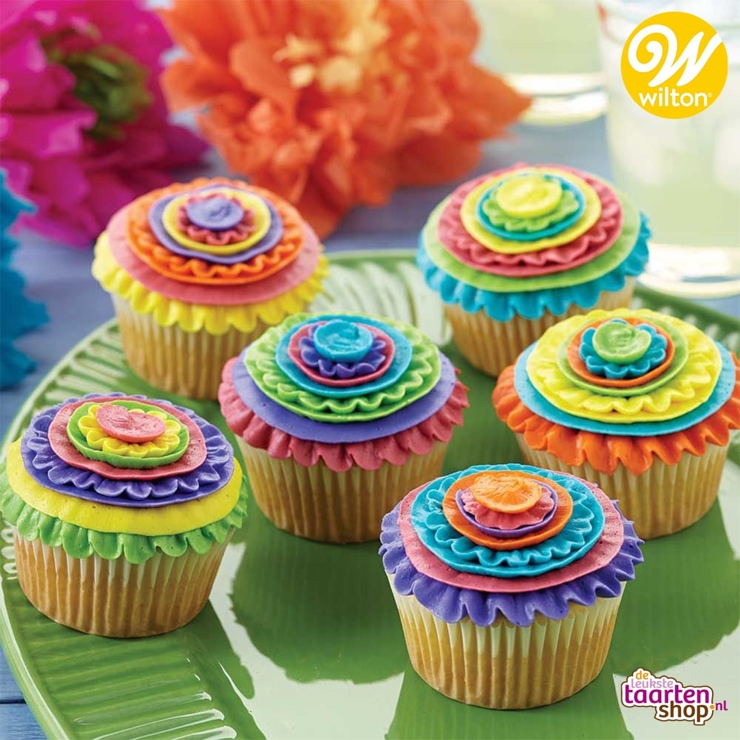 Piñata cupcakes