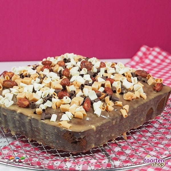 Brownie caramel poke cake