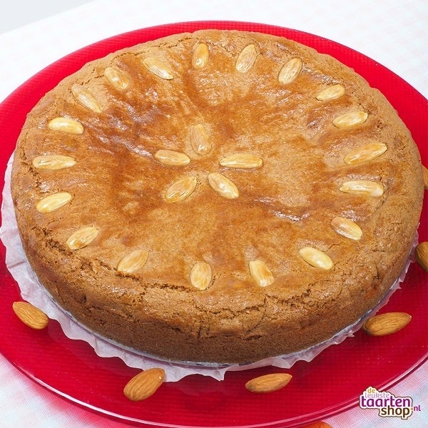 Speculoos cake filled with Almond paste