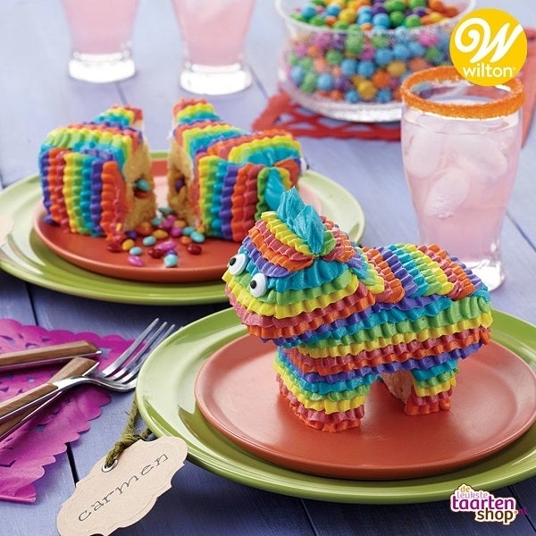 Piñata cakes