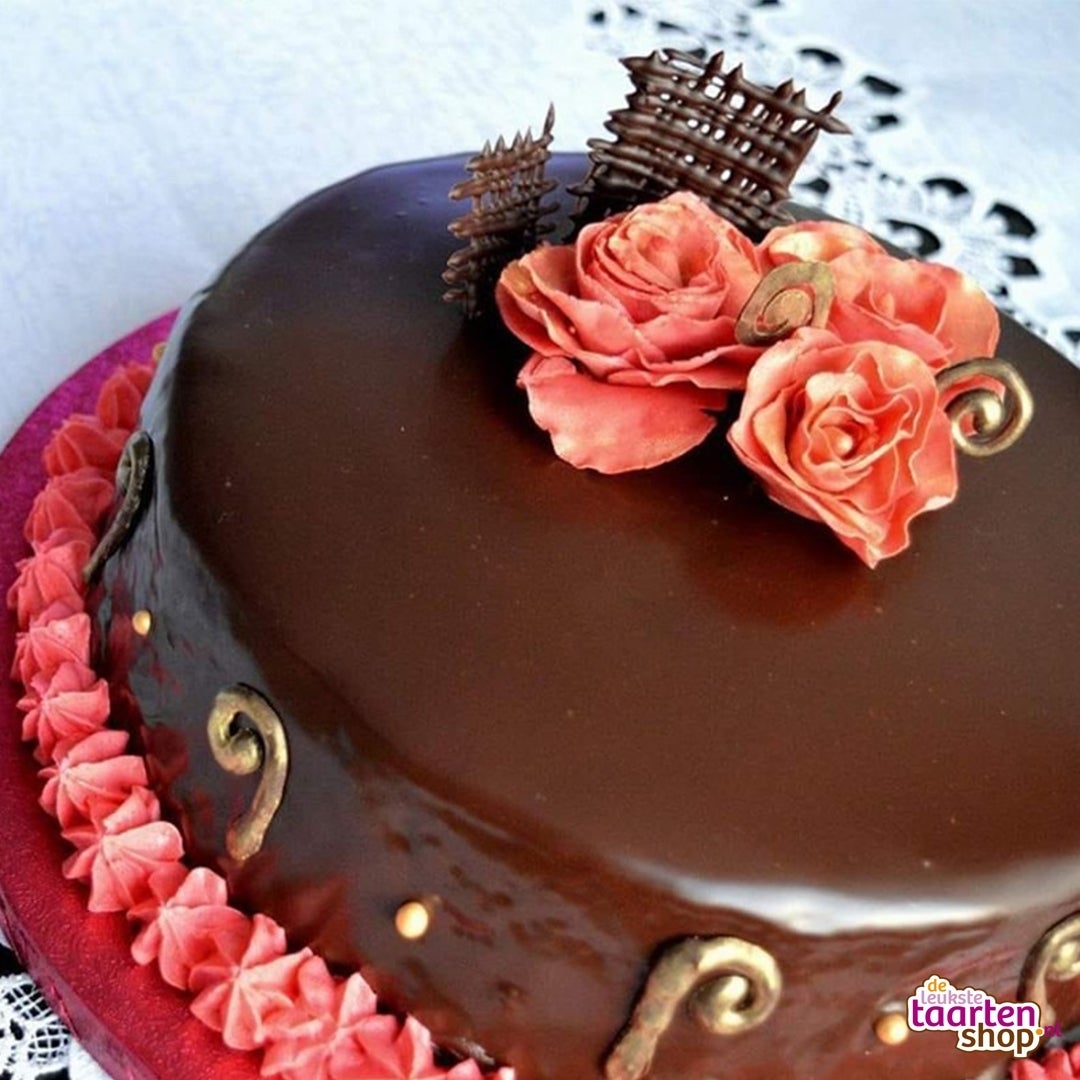 Chocolate cake by Marta Jnuszewska
