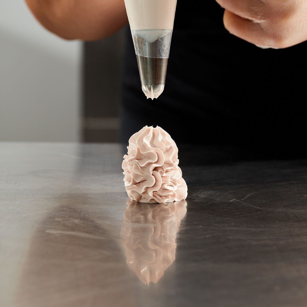 Colour Mill Piping Tip - 2F M Drop Flower