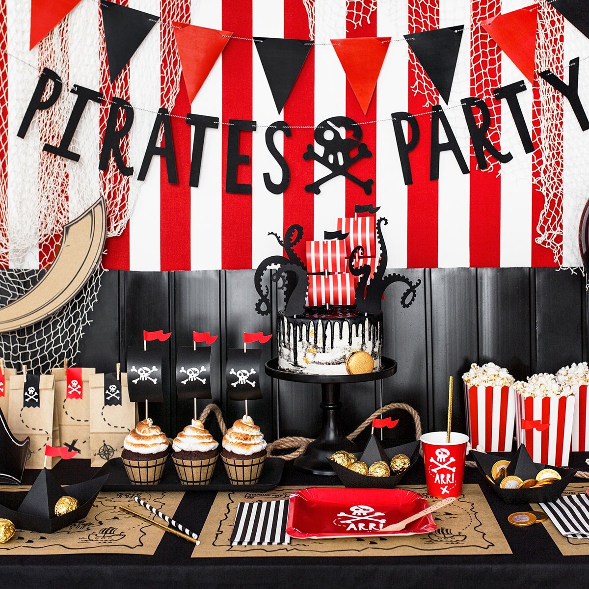 PartyDeco Cupcake Wrapper with Topper Pirates Party pk/6