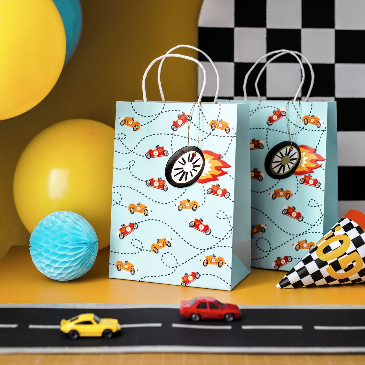 PartyDeco Gift Bag - Cars - 10.5x18x25cm