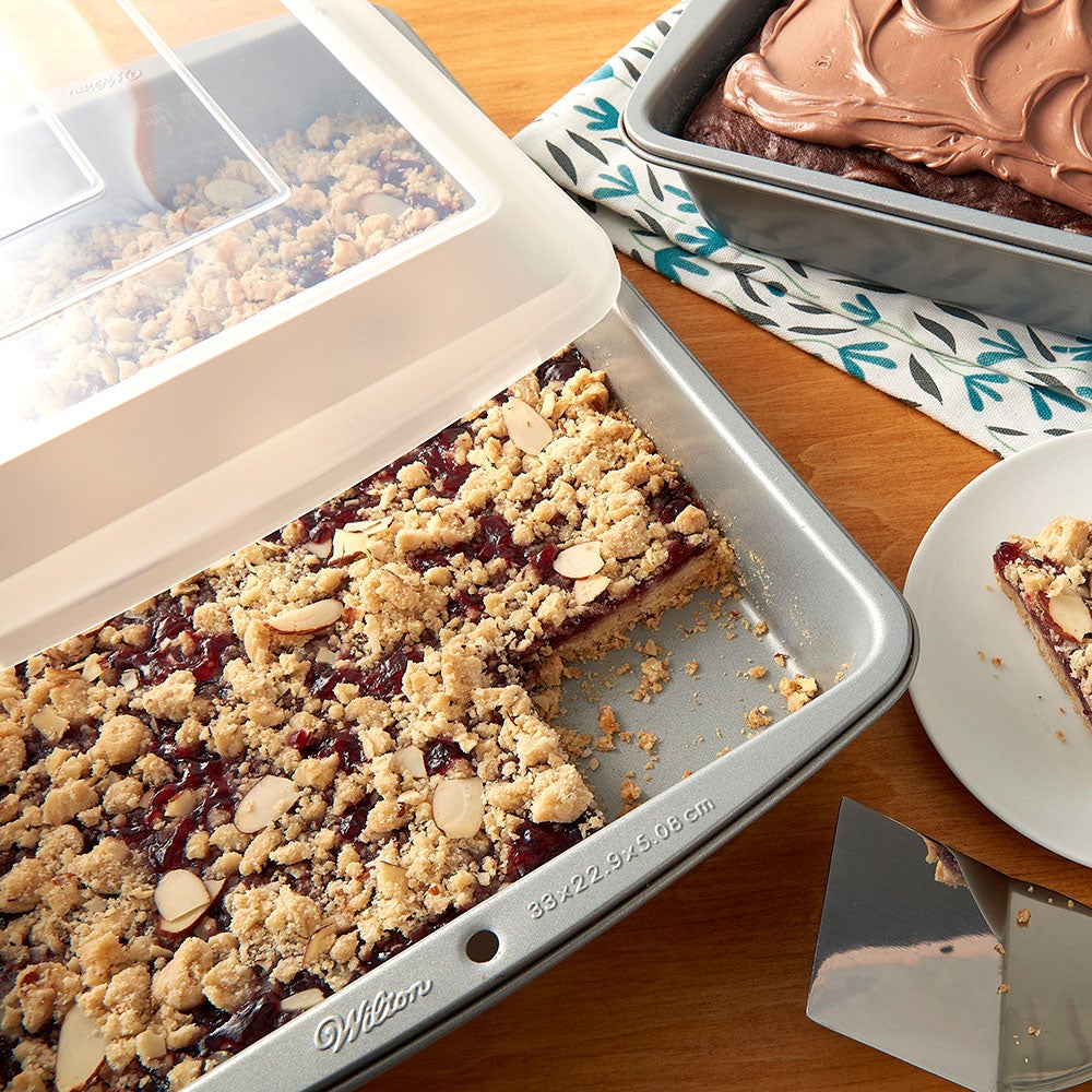 Wilton Recipe Right® Oblong Pan with Cover 32,5x22,5x5cm