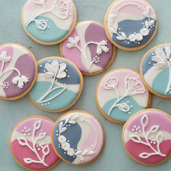 Wilton Cookie Decorating set/12