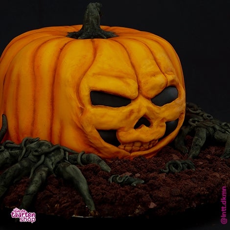 Scary Halloween Pumkincake