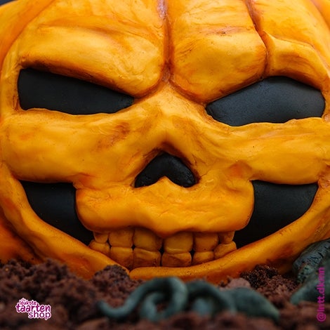 Scary Halloween Pumkincake