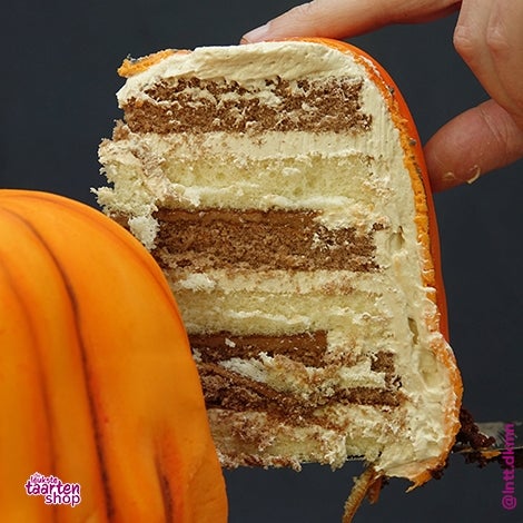 Scary Halloween Pumkincake