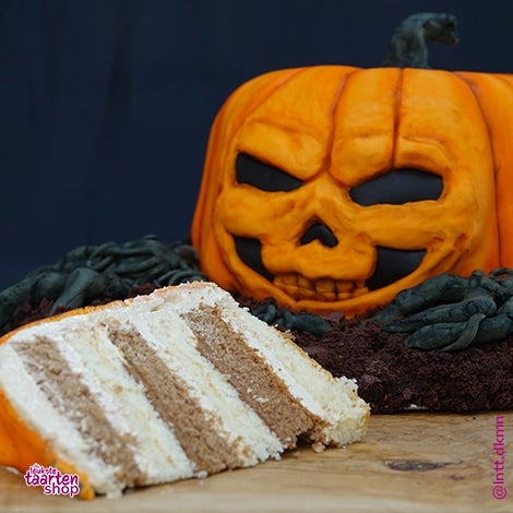 Scary Halloween Pumkincake