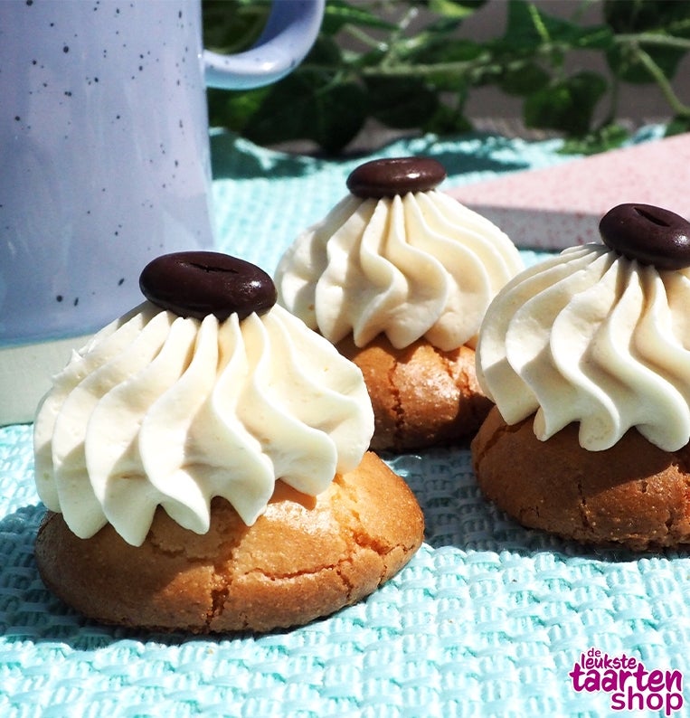 Dutch almond macarons