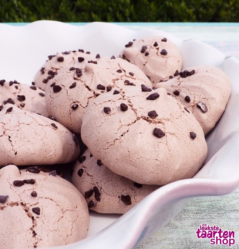 Chocolate meringues