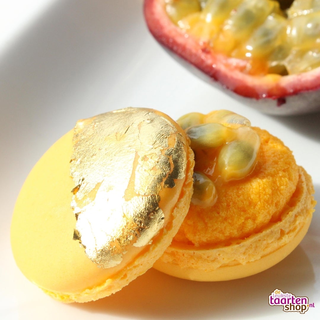Passievrucht Macarons met een gouden randje