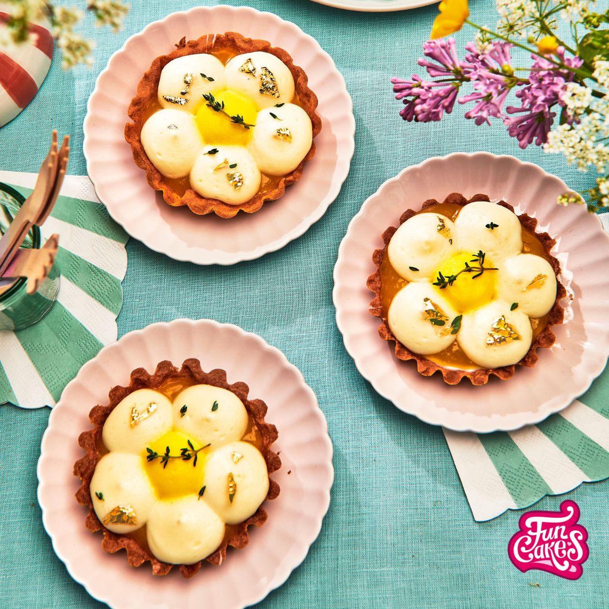 Tartelettes with lemon meringue bavarois