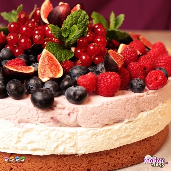 Bosvruchten Witte Chocolade Bavarois Taart